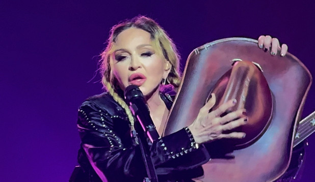 Мадонна оскорбила инвалида за то, что он не встал на ее концерте